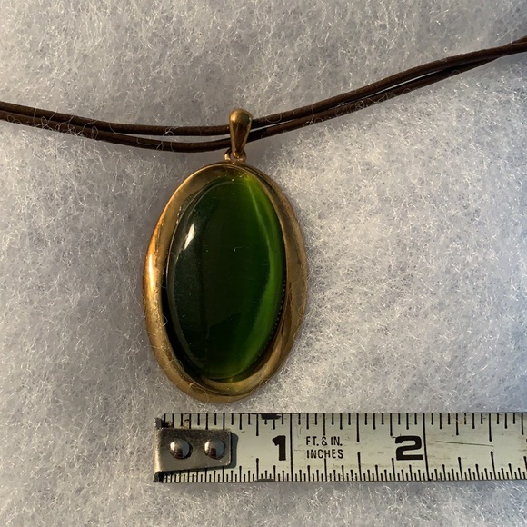 Studio works green necklace and earrings. - Picture 11 of 13